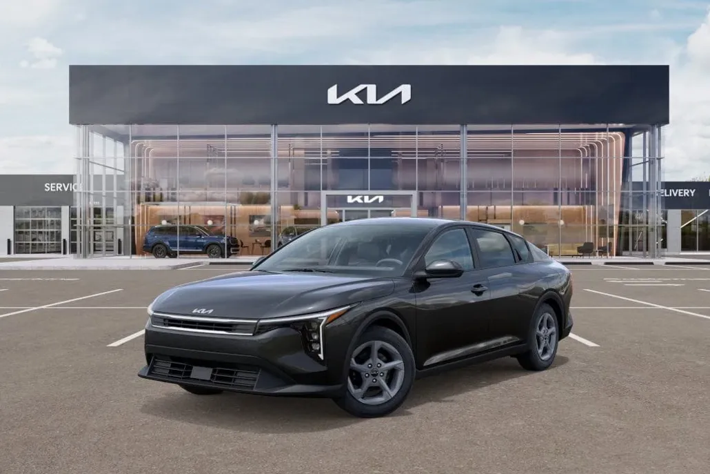 2025 Kia K4 LXS photo 1