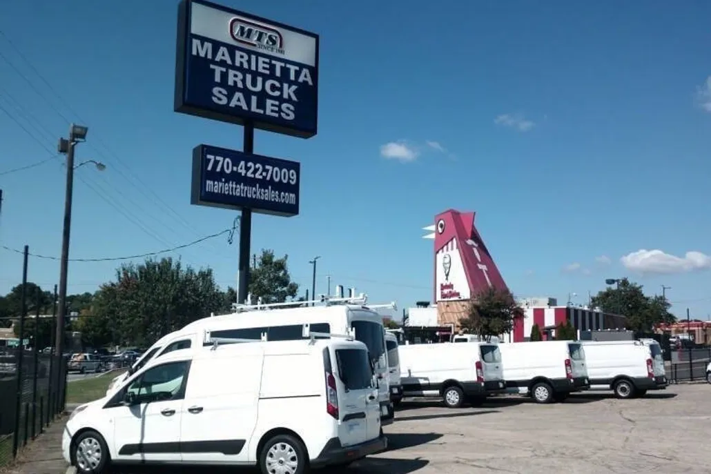 2011 Chevrolet Express 3500 Cutaway photo 1