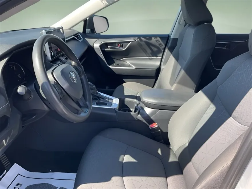 2024 Toyota RAV4 XLE photo 1