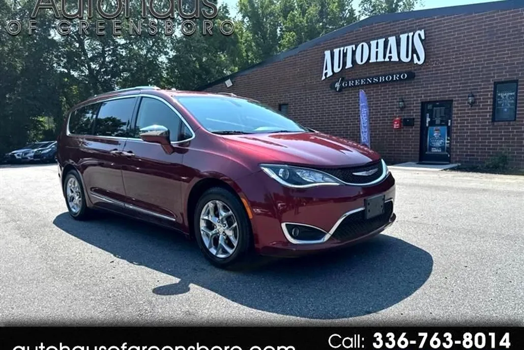 2018 Chrysler Pacifica Limited photo 1
