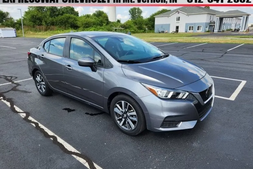 2021 Nissan Versa SV photo 1