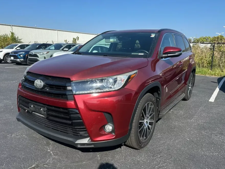 2017 Toyota Highlander XLE photo 1