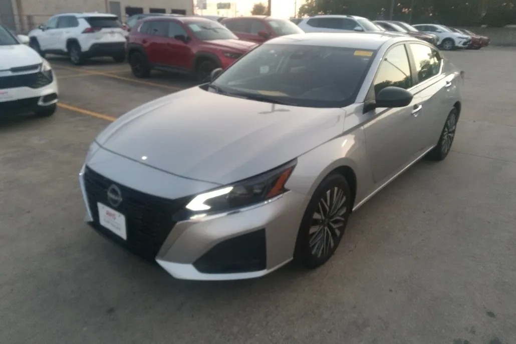 2024 Nissan Altima 2.5 SV photo 1