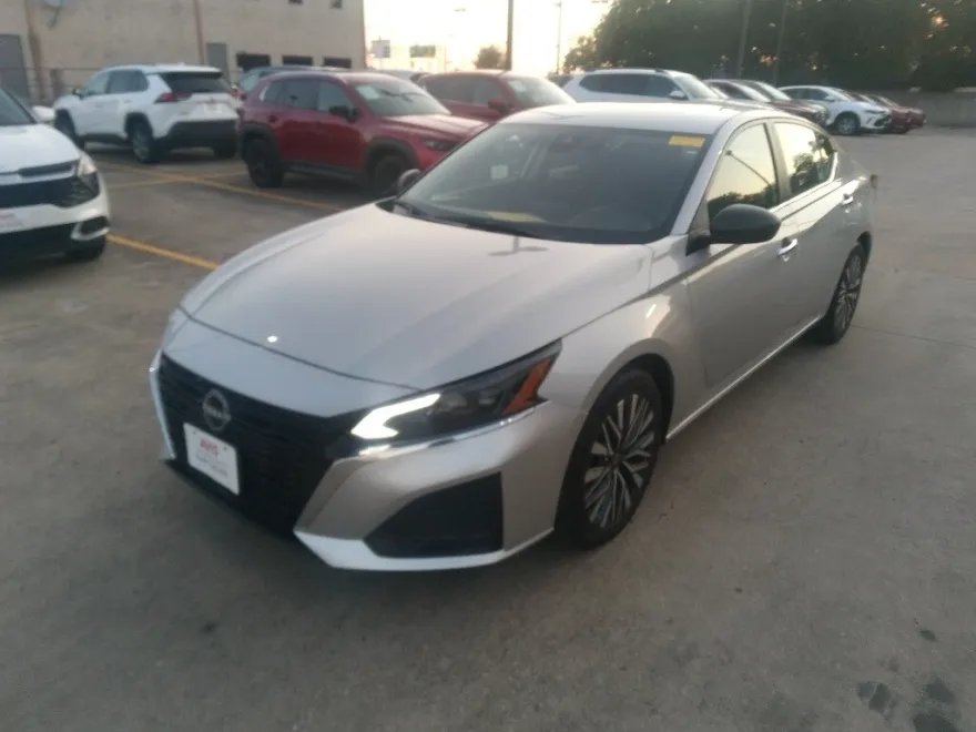2024 Nissan Altima 2.5 SV photo 1