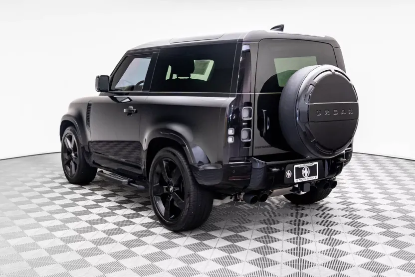 2024 Land Rover Defender 90 V8 photo 1
