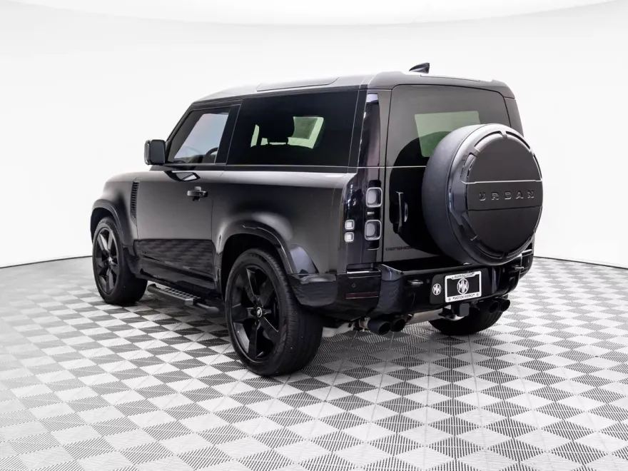 2024 Land Rover Defender 90 V8 photo 1