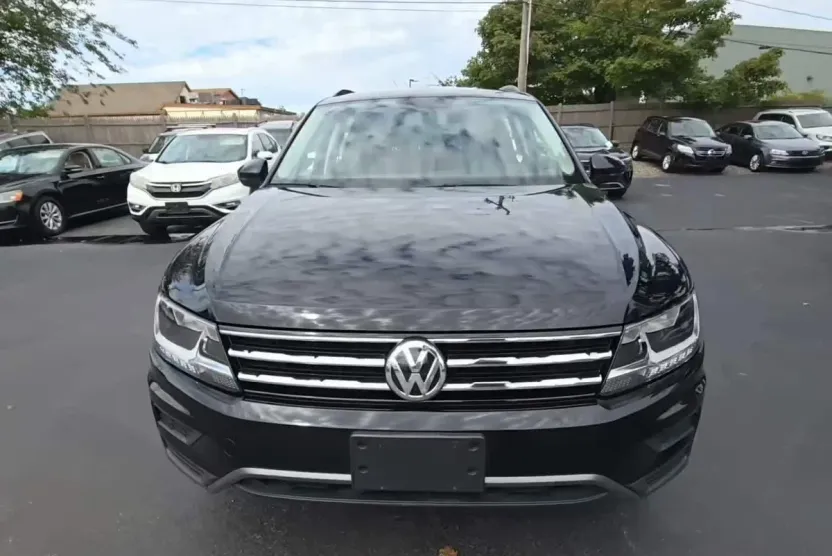 2021 Volkswagen Tiguan S photo 1