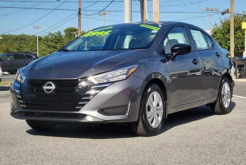 2025 Nissan Versa S photo 1