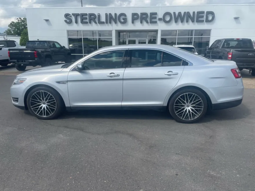 2017 Ford Taurus Limited photo 1