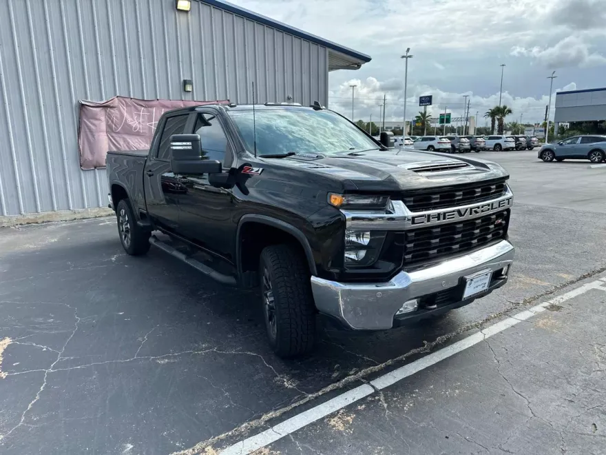 2021 Chevrolet Silverado 3500HD LT photo 1
