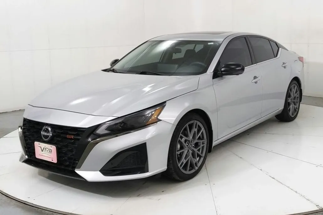 2024 Nissan Altima SR photo 1