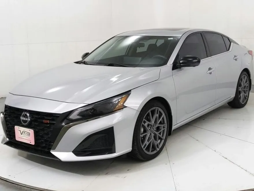 2024 Nissan Altima SR photo 1