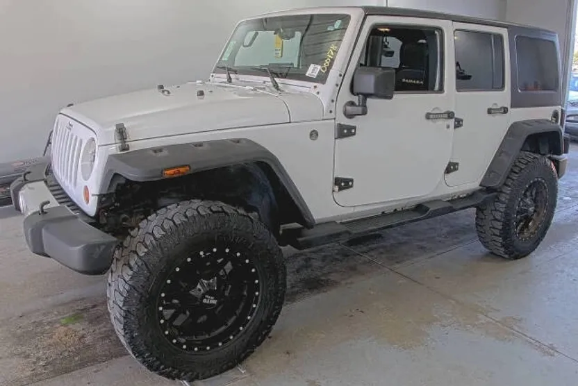 2013 Jeep Wrangler Unlimited Sahara photo 1