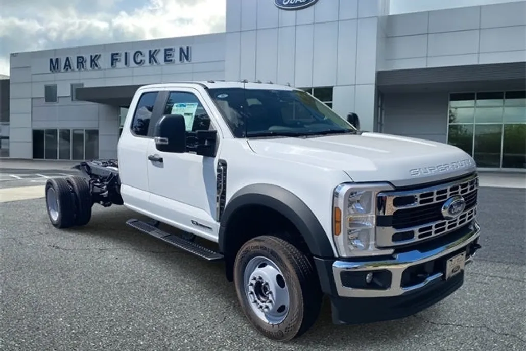 2025 Ford F-450 photo 1