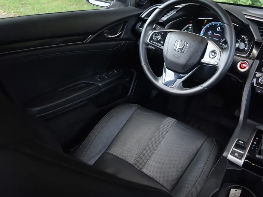 2020 Honda Civic EX-L Hatchback photo 1