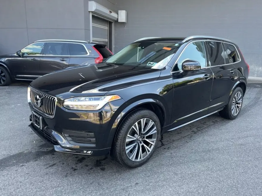 2022 Volvo XC90 T6 AWD Momentum photo 1