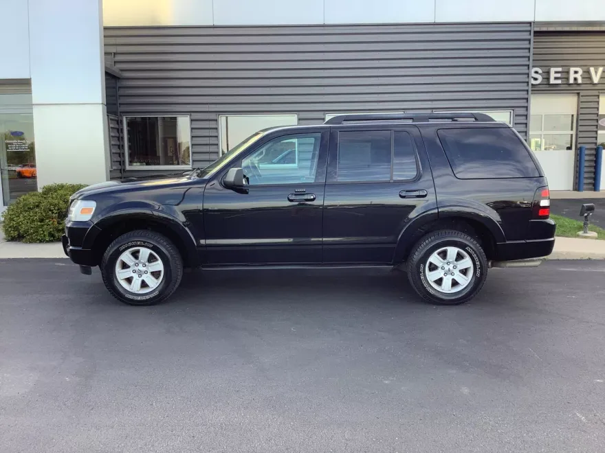 2010 Ford Explorer XLT photo 1