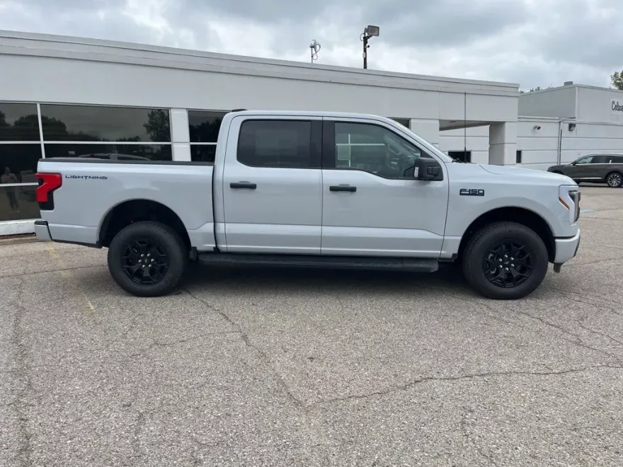 2025 Ford F-150 Lightning XLT photo 1