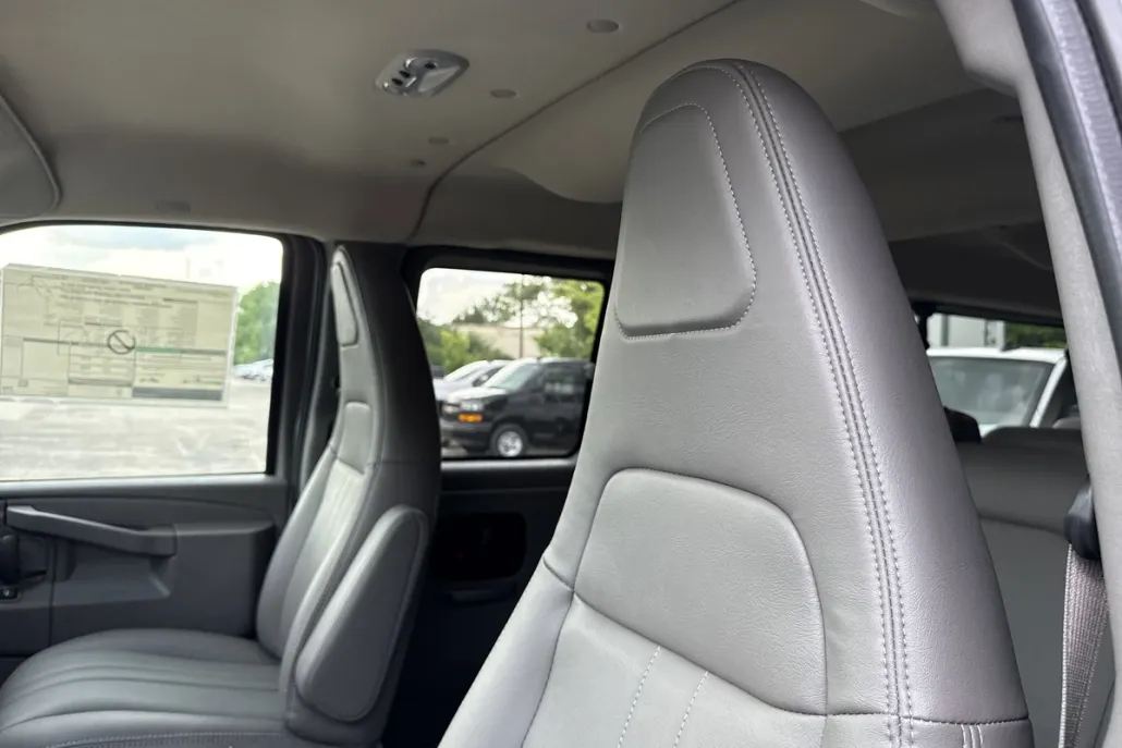 2025 Chevrolet Express Passenger 3500 photo 1
