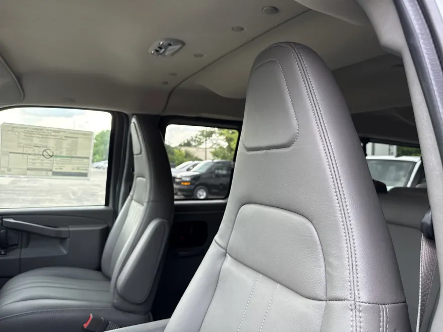 2025 Chevrolet Express Passenger 3500 photo 1