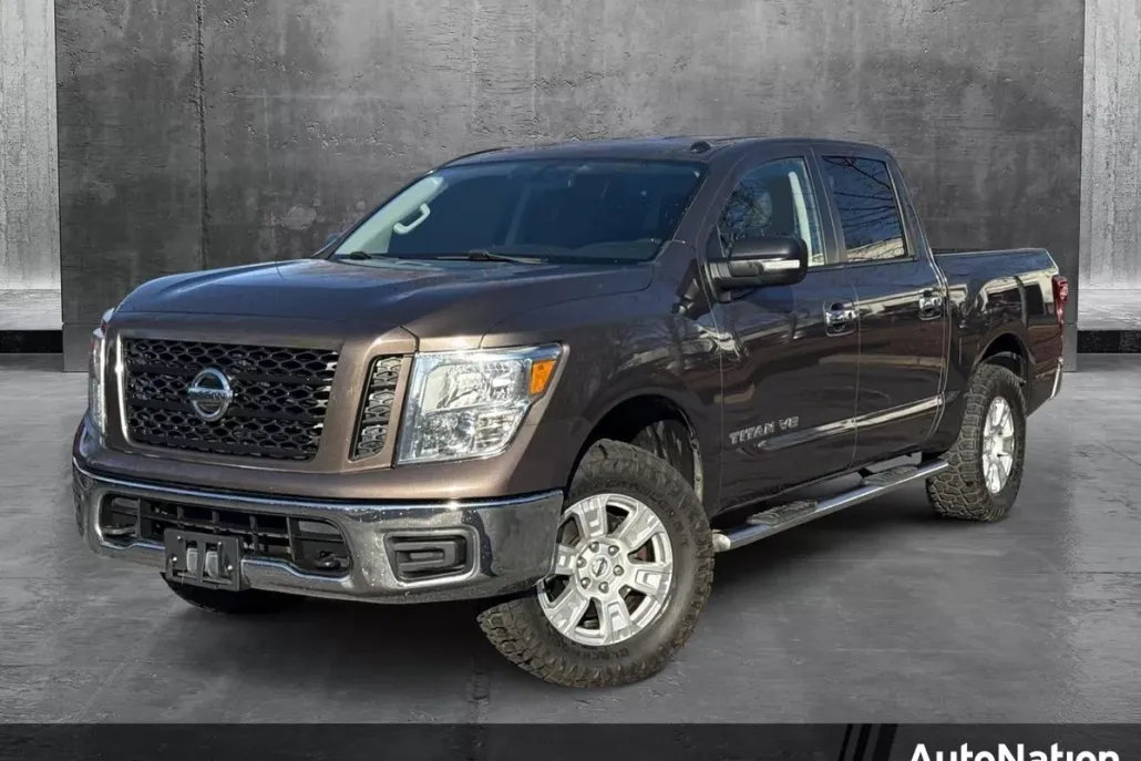 2019 Nissan Titan Crew Cab SV photo 1