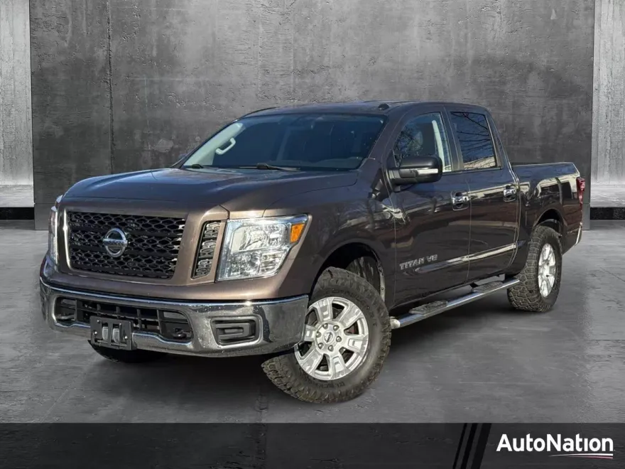 2019 Nissan Titan Crew Cab SV photo 1