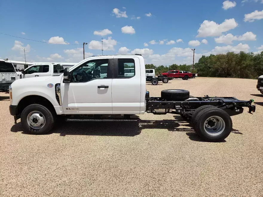 2025 Ford F-350 photo 1