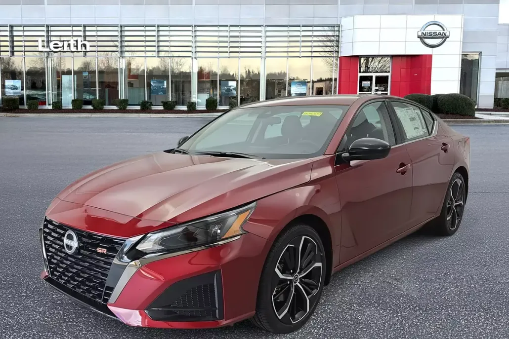 2025 Nissan Altima SR photo 1