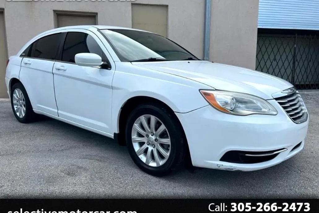 2011 Chrysler 200 Touring photo 1