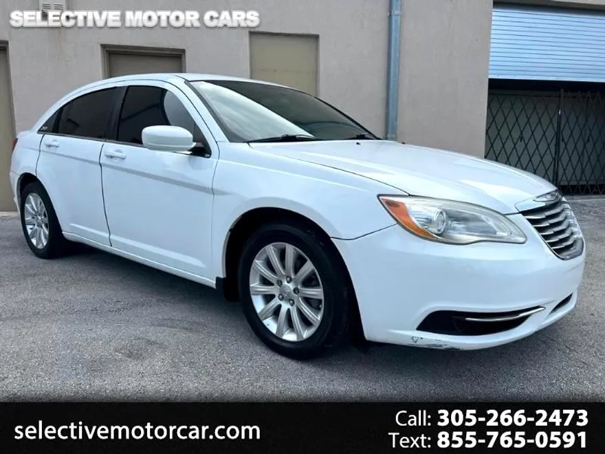2011 Chrysler 200 Touring photo 1