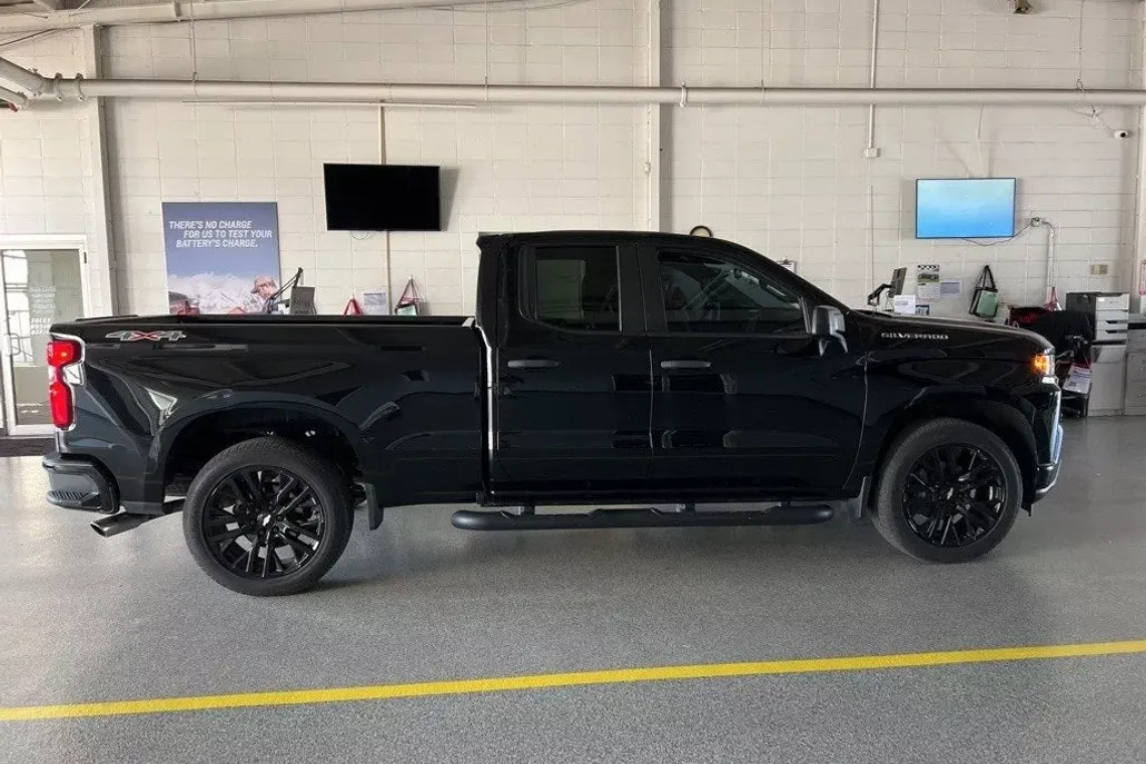 2019 Chevrolet Silverado 1500 Custom photo 1