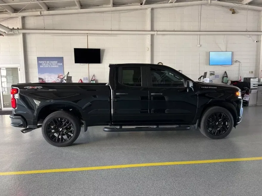 2019 Chevrolet Silverado 1500 Custom photo 1
