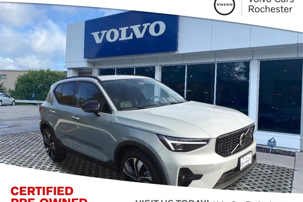 2025 Volvo XC40 Plus photo 1