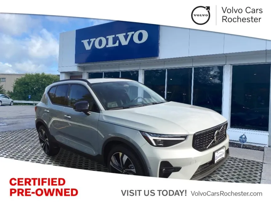 2025 Volvo XC40 Plus photo 1