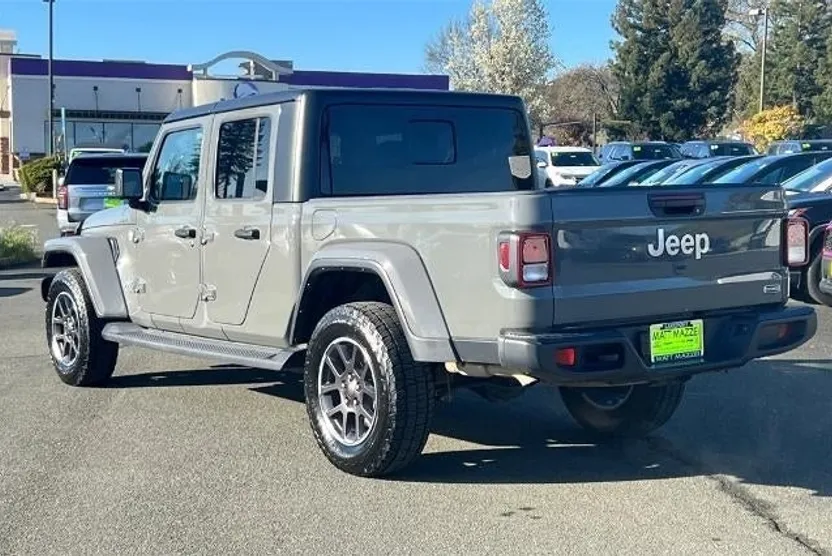 2022 Jeep Gladiator Overland photo 1