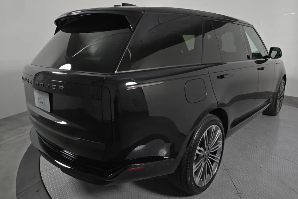 2025 Land Rover Range Rover SE photo 1