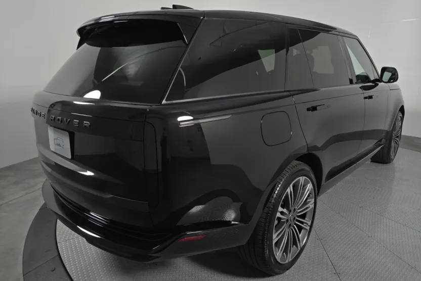 2025 Land Rover Range Rover SE photo 1