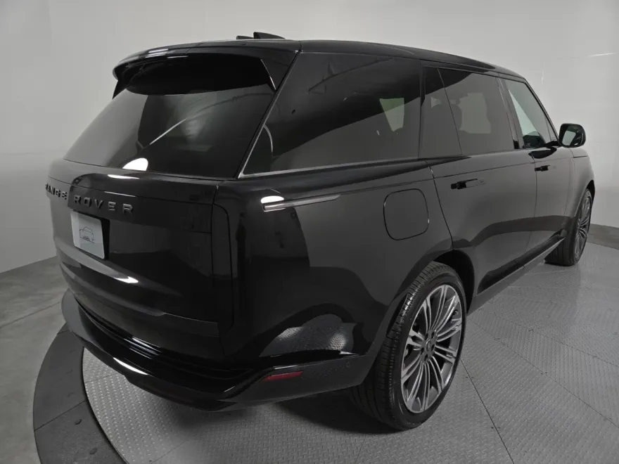 2025 Land Rover Range Rover SE photo 1