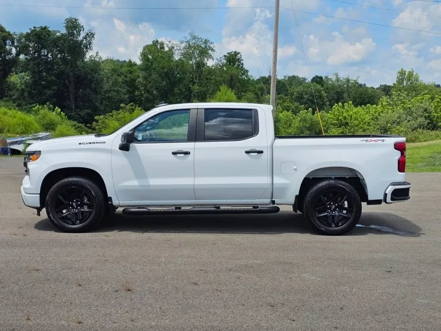 2024 Chevrolet Silverado 1500 Custom photo 1