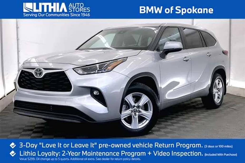 2024 Toyota Highlander LE photo 1