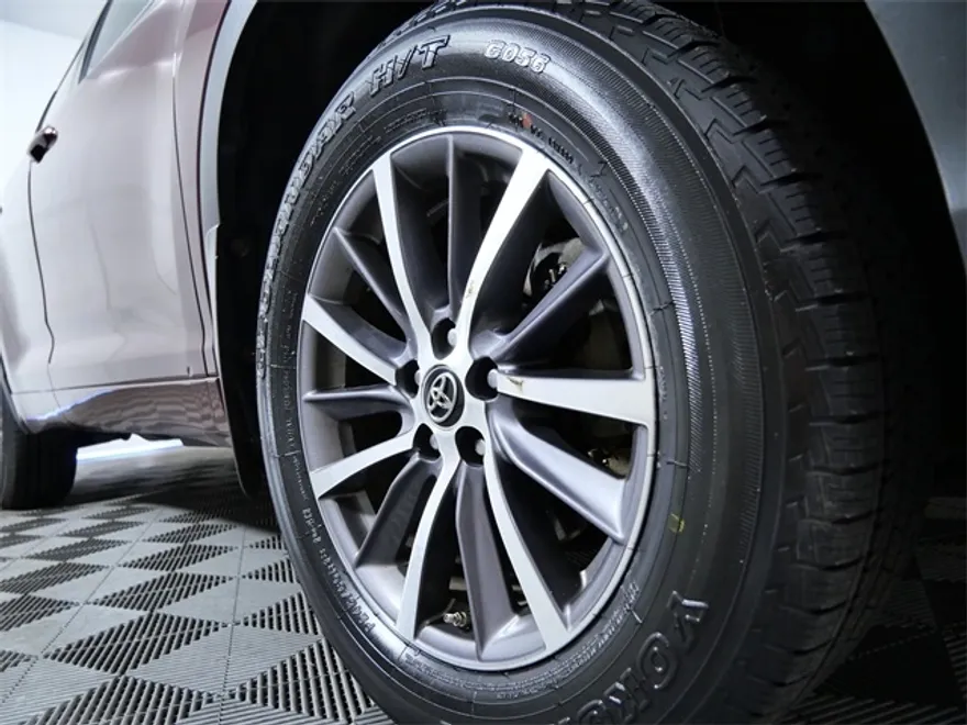 2017 Toyota Highlander XLE photo 1