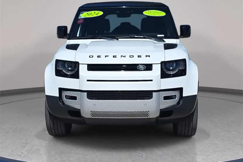 2024 Land Rover Defender 110 SE photo 1