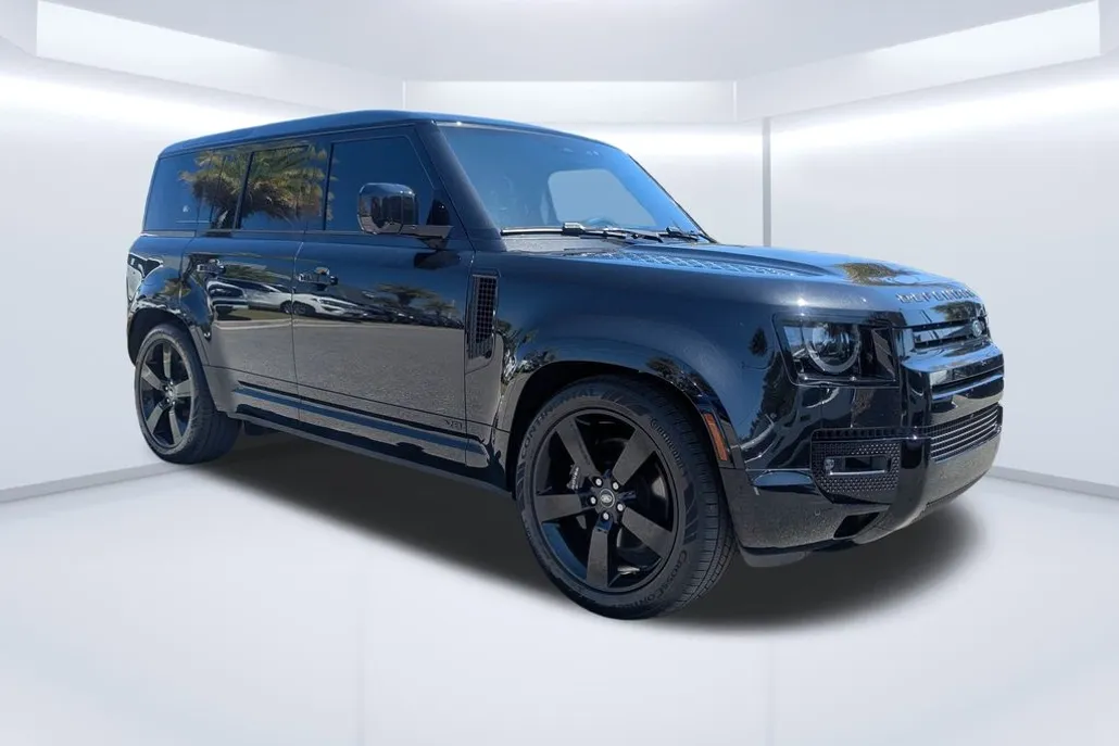 2024 Land Rover Defender 110 V8 photo 1