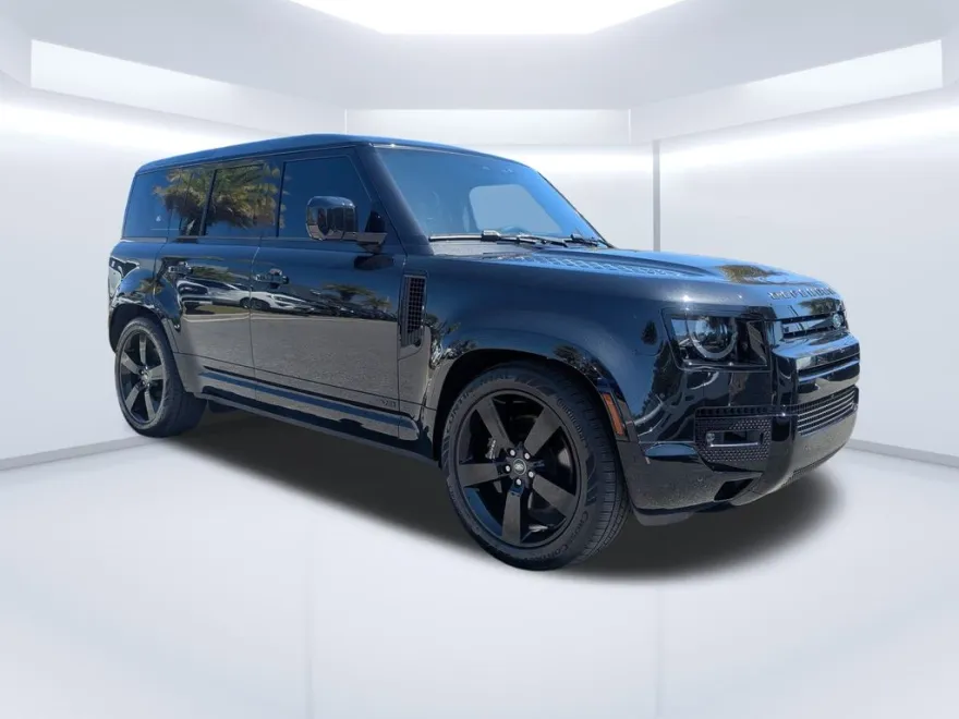 2024 Land Rover Defender 110 V8 photo 1
