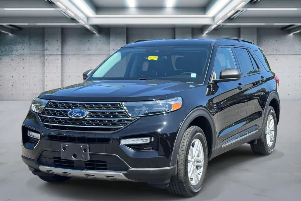 2022 Ford Explorer XLT photo 1
