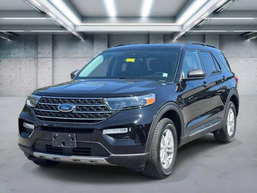 2022 Ford Explorer XLT photo 1