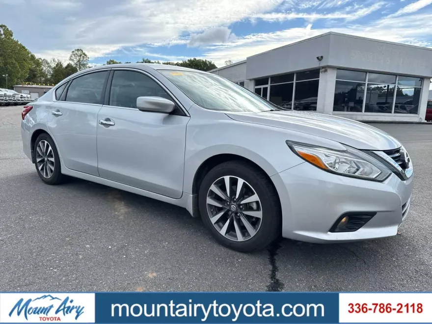 2017 Nissan Altima 2.5 SV photo 1