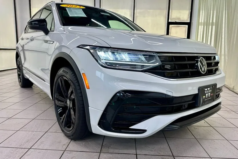 2023 Volkswagen Tiguan SE R-Line Black photo 1