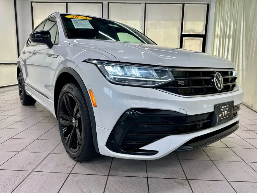 2023 Volkswagen Tiguan SE R-Line Black photo 1