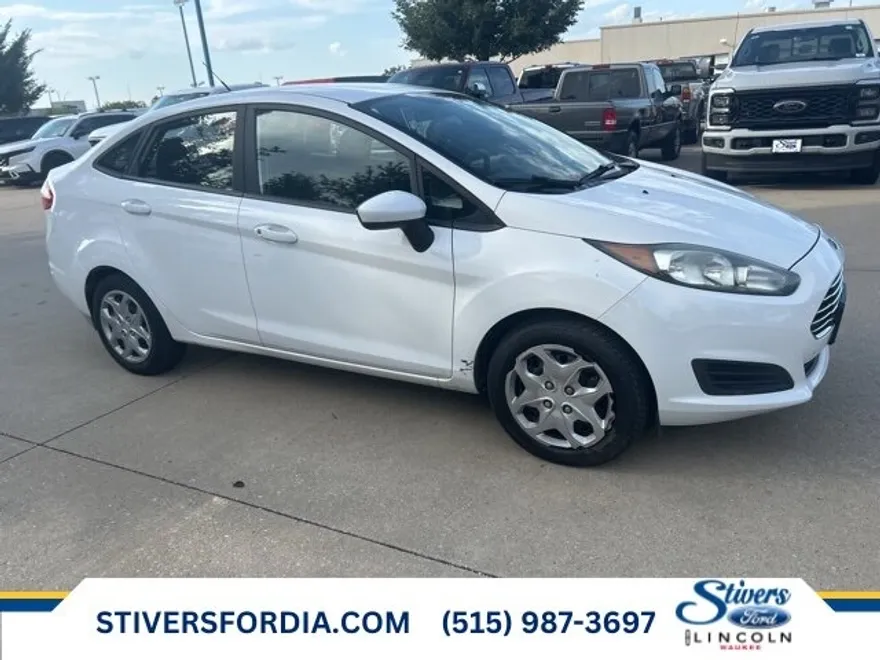 2015 Ford Fiesta S photo 1